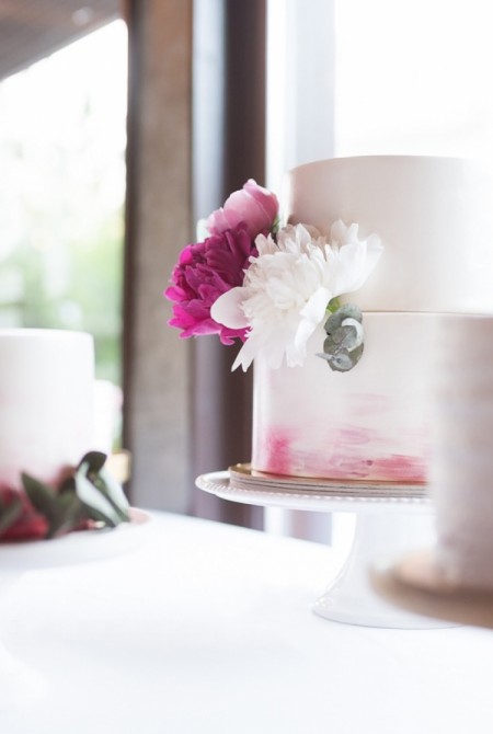 Esküvői torta - bazsarózsás - pink - fehér