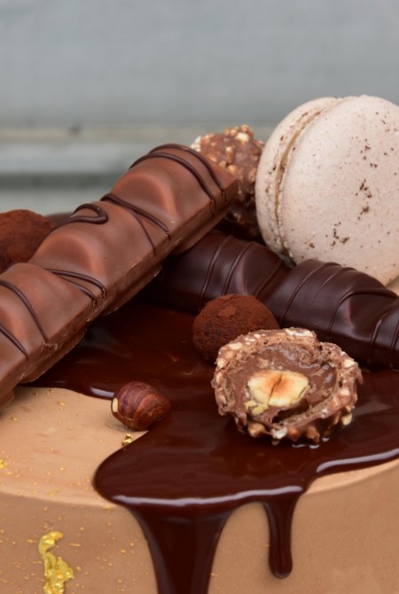 Barna csokis torta - fehércsokiborítással