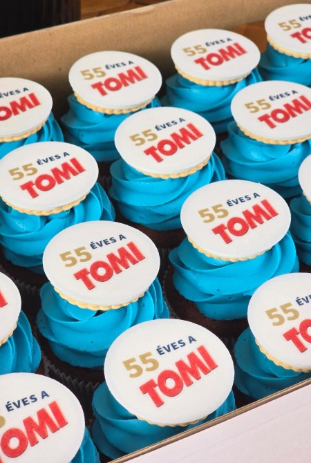 Tomi cupcake - ostya dekorral