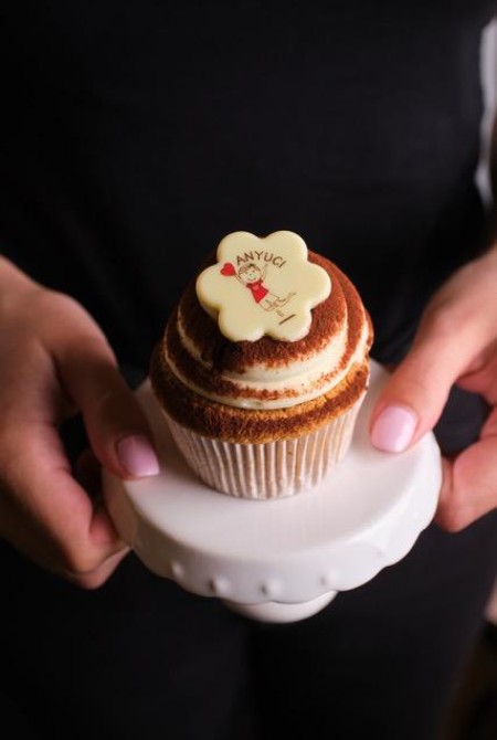 1-BOX Anyák napi cupcake díszdobozban 2 590 HUF